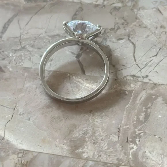 18K Gold Plated Cubic Zirconia Ring! - Picture 6 of 9